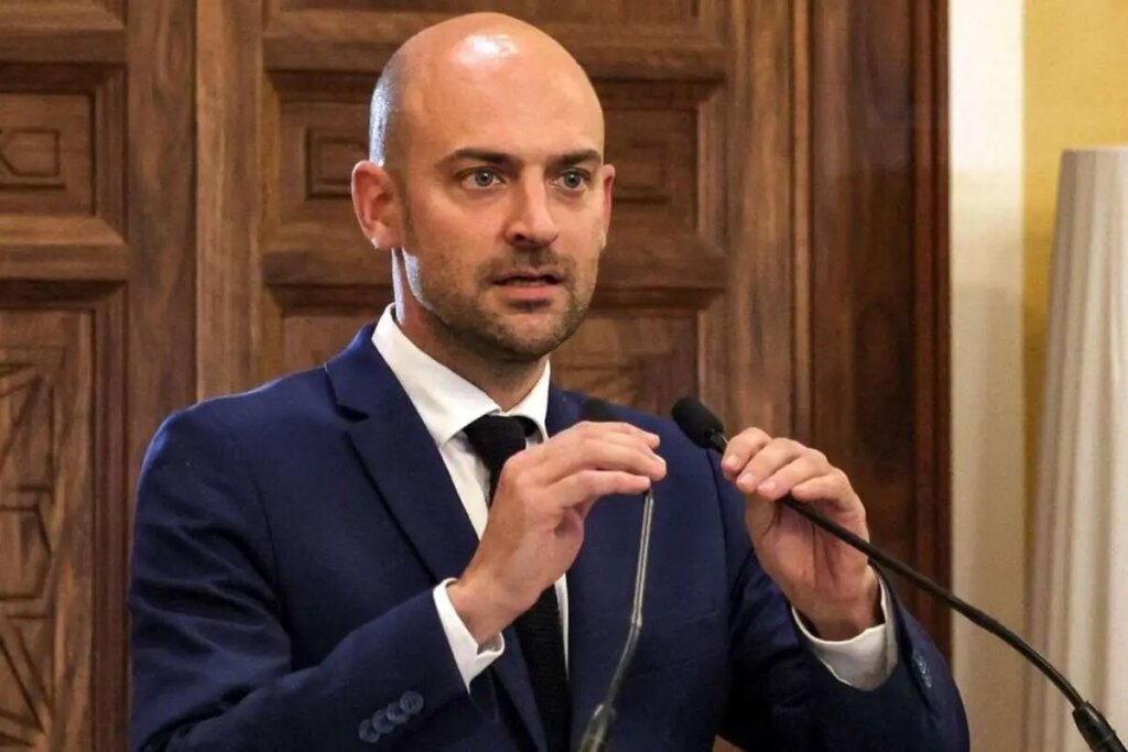 فرانسه: حمله به زندان اوین قابل قبول نیست