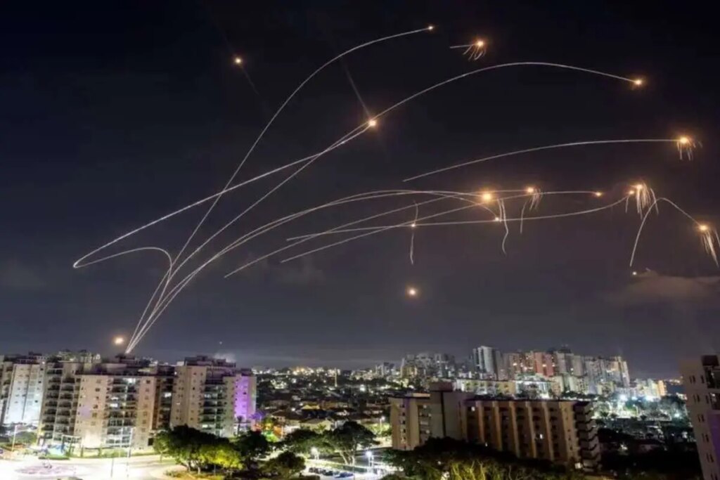 تصویری جدید از شب اول حمله موشکی ایران به تل آویو