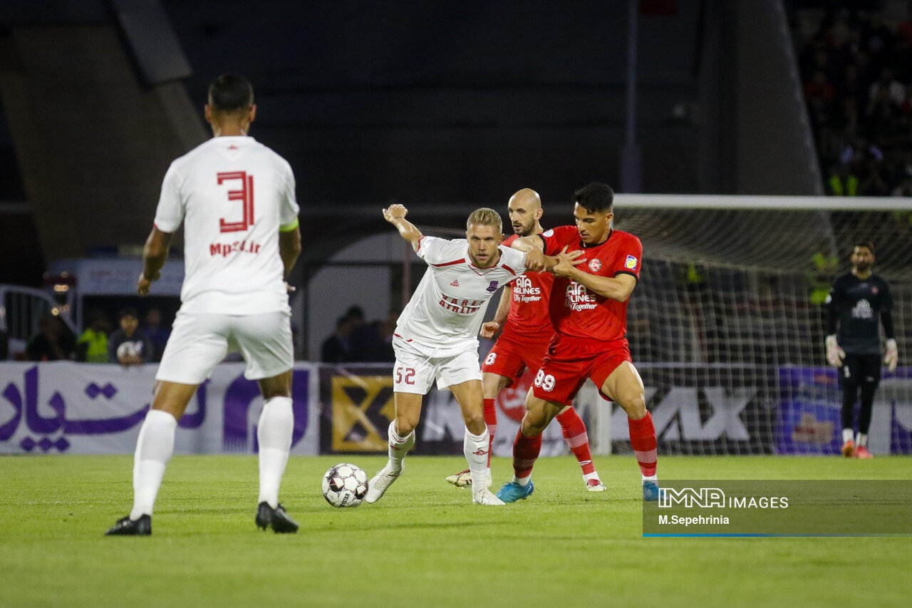 پرسپولیس ، تراکتور و استقلال ؛ هنوز ، یک کوچه!