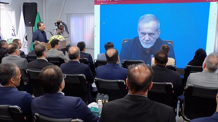 افتتاح بزرگترین نیروگاه خورشیدی ایران / 1 مگاوات انرژی پاک به شبکه جهانی وصل شد