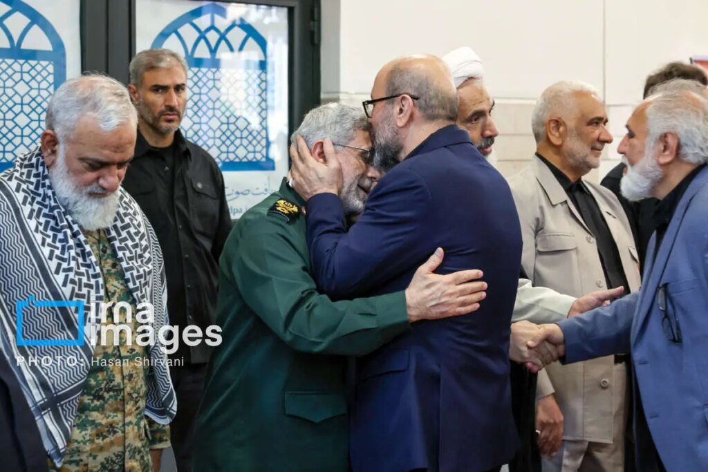 تصاویر لاریجانی و فرزندان سردار سلیمانی بزرگداشت شهدای نیروی قدیس