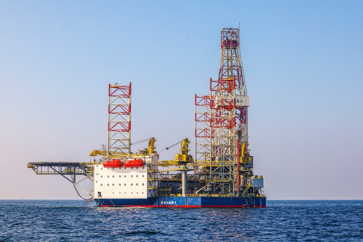 رونمایی از اولین موتور حفاری ملی تا پایان سال / تحریم های عبور با خودکشی