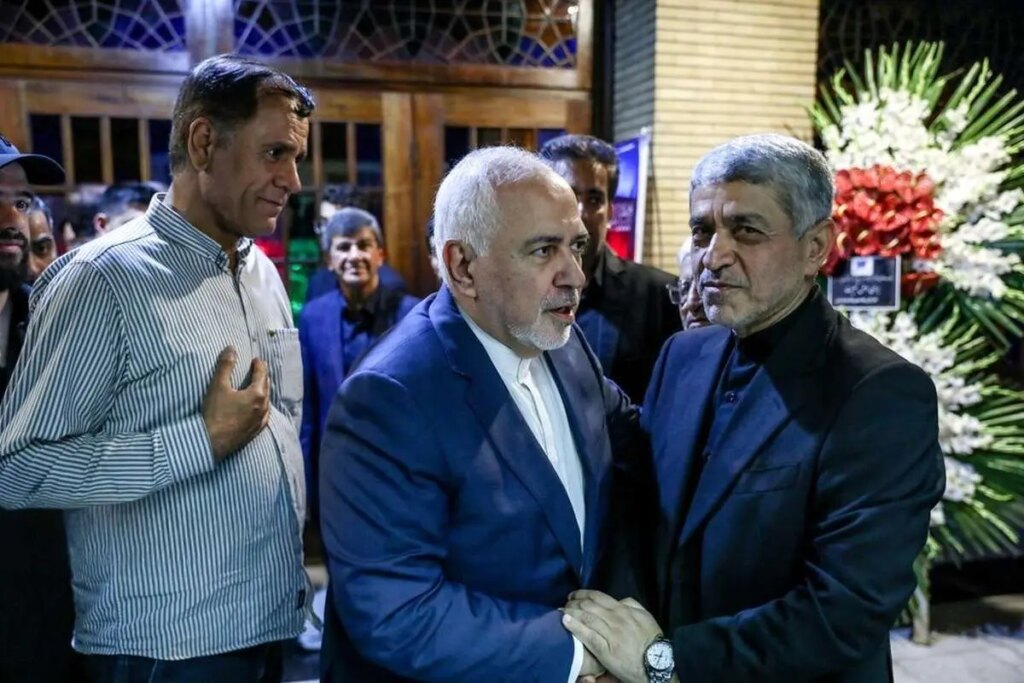 تصاویر چهره های سیاسی در مراسم یادبود برادر علی طیبنیا