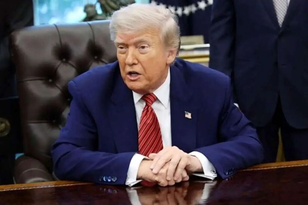 ترامپ خواستار کاهش نرخ بهره بانکی شد: فدرال باید نرخ بهره را ۳ واحد کاهش دهد/ تورم بسیار پایین است؛ سالانه یک تریلیون دلار صرفه‌جویی می‌شود