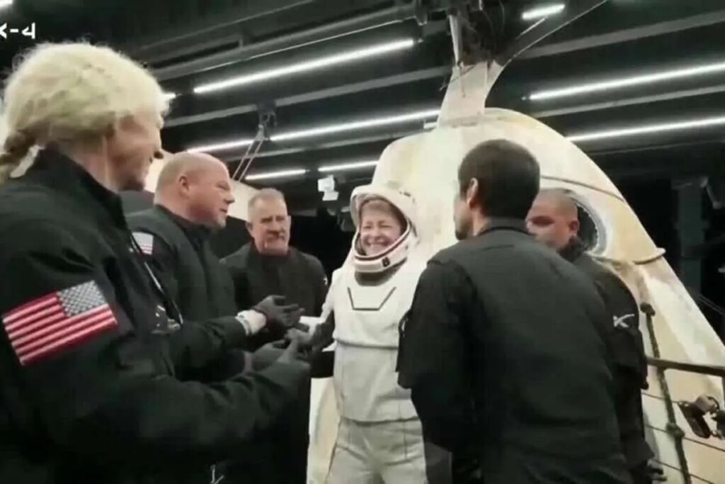 ببینید فضاپیمای Crowdone با موفقیت به زمین بازگشت