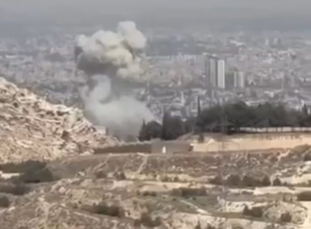 ببینید/ حمله هوایی رژیم صهیونسیتی به منطقه کاخ ریاست جمهوری سوریه