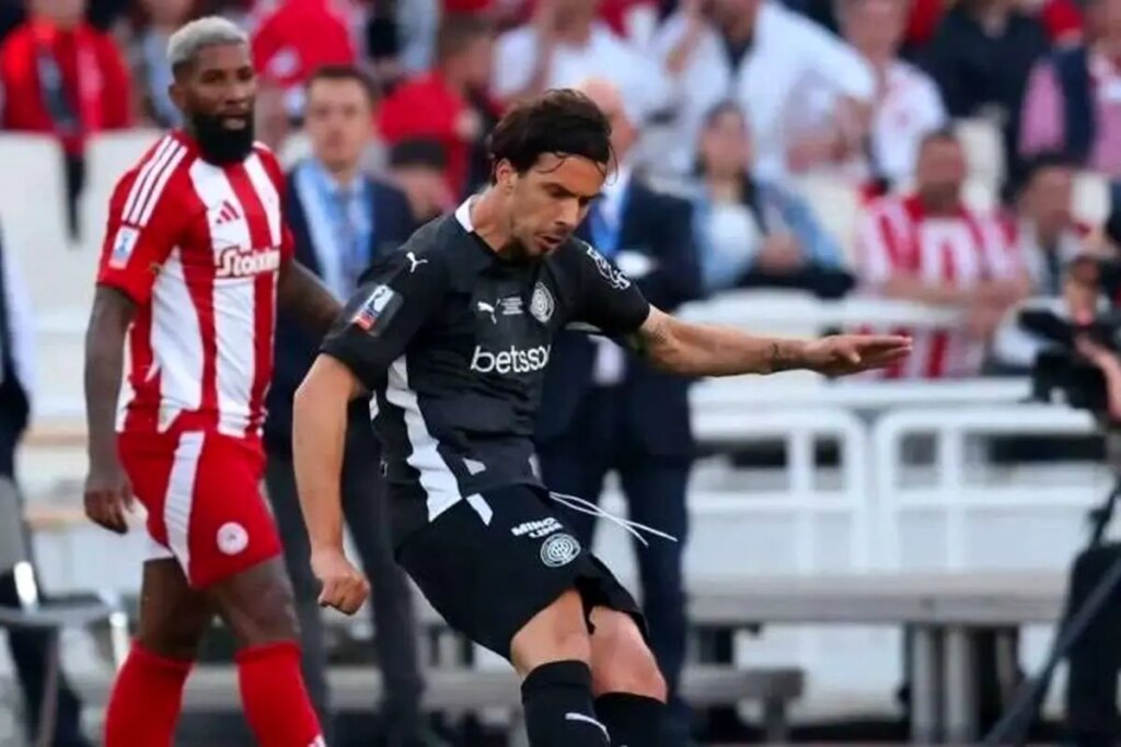 ستاره سابق فیورنتینا باکیک در رادار Persepolis