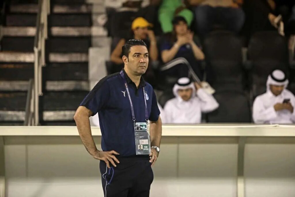 چرا Nekonam به میدان مربیگری برنگشته است؟