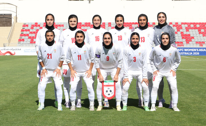 سلام تیم ملی فوتبال زنان نظامی هنگام بازی در فیلم سرود ملی +