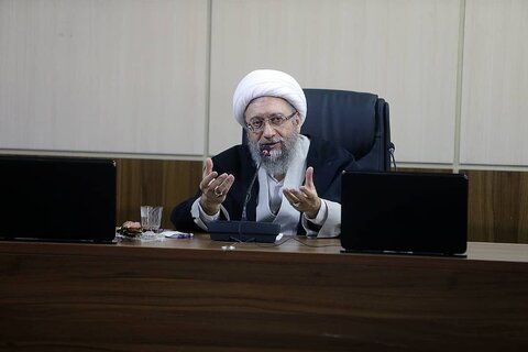 Ayatollah Amoli Larijani: مکانیسم ماشه در وضعیت فعلی کارگزاری هیچ سند قانونی ندارد