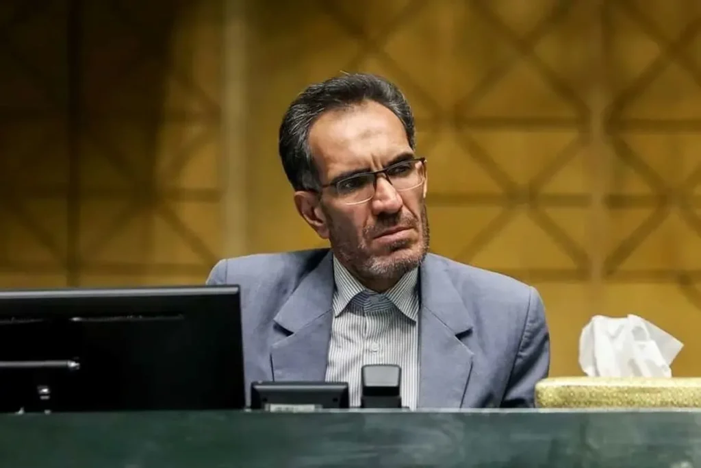 اخراج اتباع غیرمجاز بدون خشونت انجام می‌شود