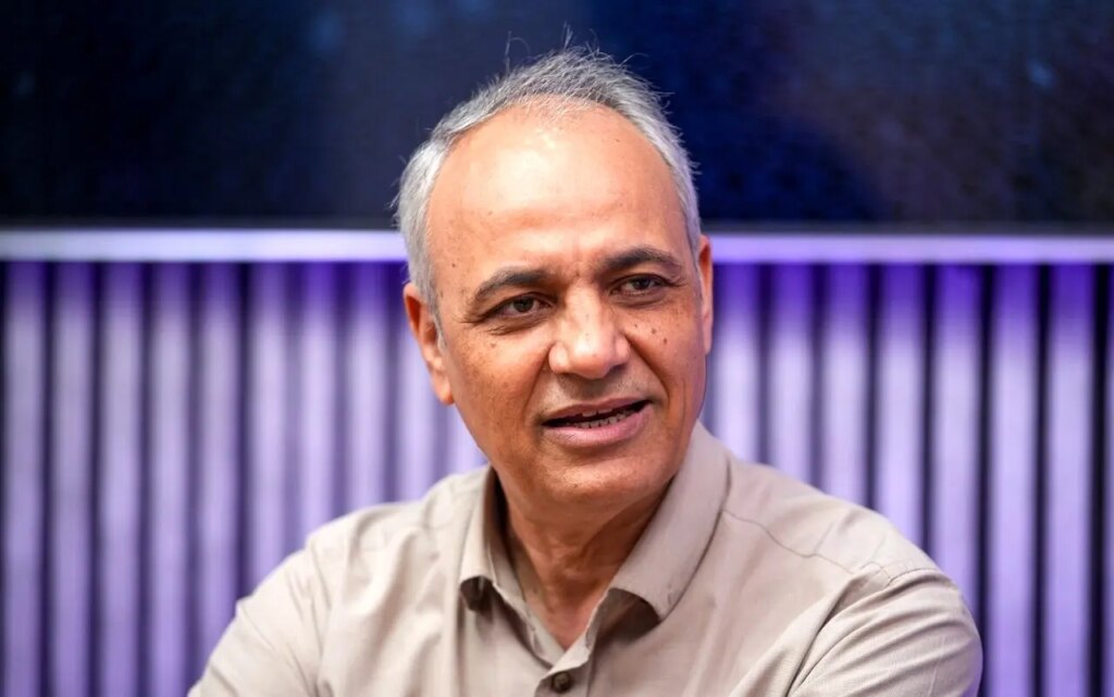 تیم مذاکره‌کننده ایران باید تغییر کند؛ عراقچی دچار رسوب‌زدگی است