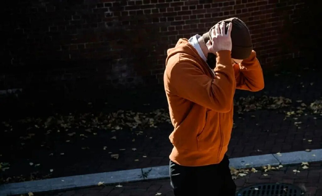 چرا با شنیدن هر صدایی وحشت می‌کنم؟