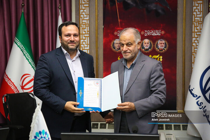 قدردانی از مرکز تحقیقات شورای اسکان اسفاهان به عنوان مرکز برتر تحقیقات کشور