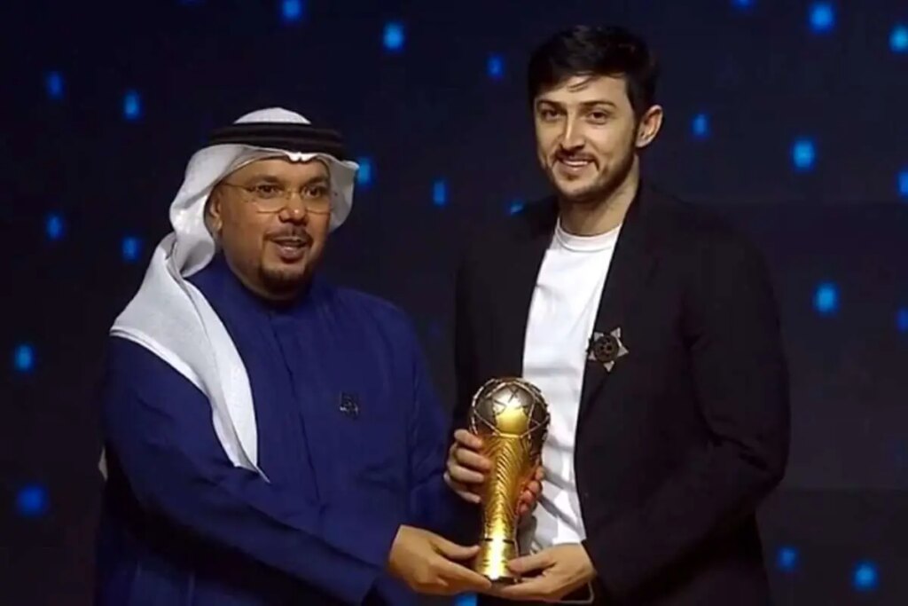 پس از دریافت توپ طلا ، واکنش کاپیتان را آزمایش کنید