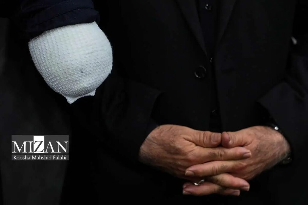 عکس بوسیدن برای قطع سرباز زندان اوین