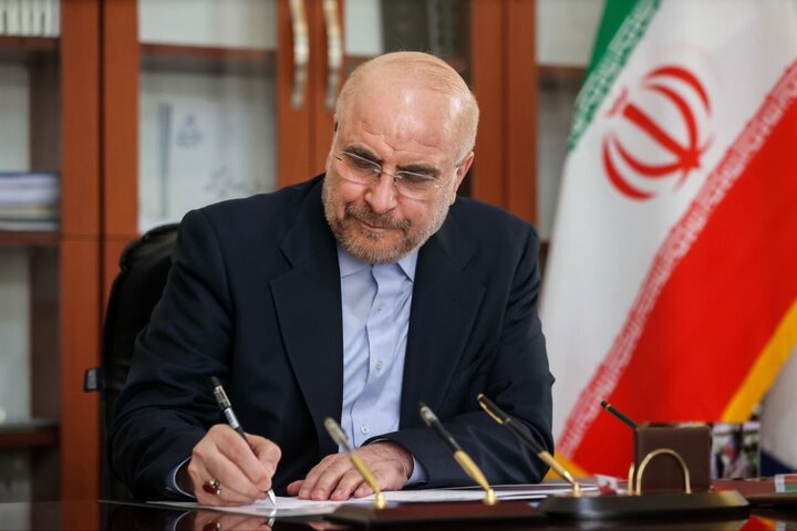 حقوق کارمندان دولت سال غیرقانونی امسال را تصویب کرد