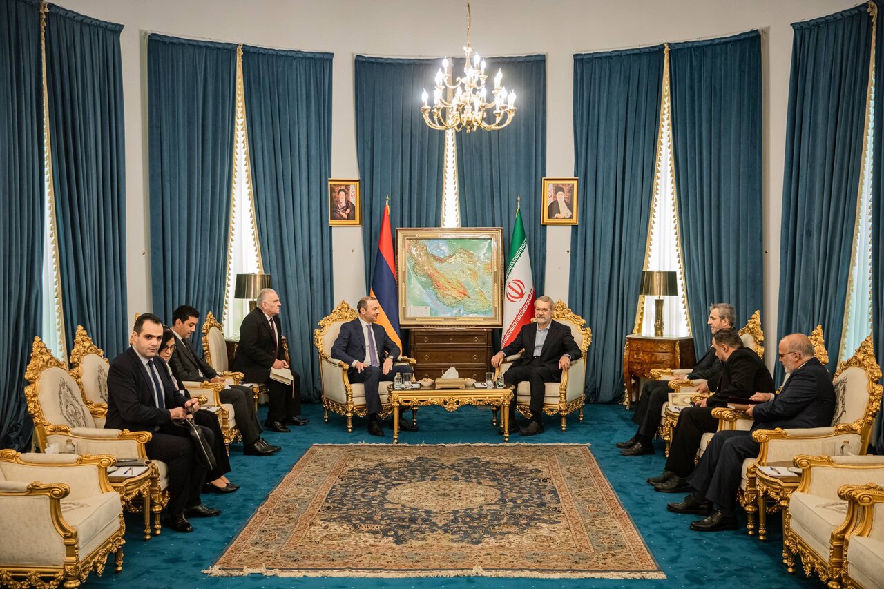 لاریجانی: ایران با هرگونه تغییر ژئوپلیتیکی در منطقه و آسیب به روابط تهران-ایوان مخالفت می کند