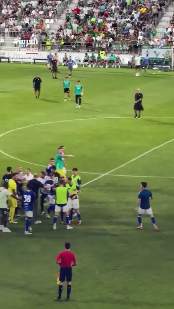 ببینید؛ زد و خورد شدید بازیکنان رئال بتیس و کومو