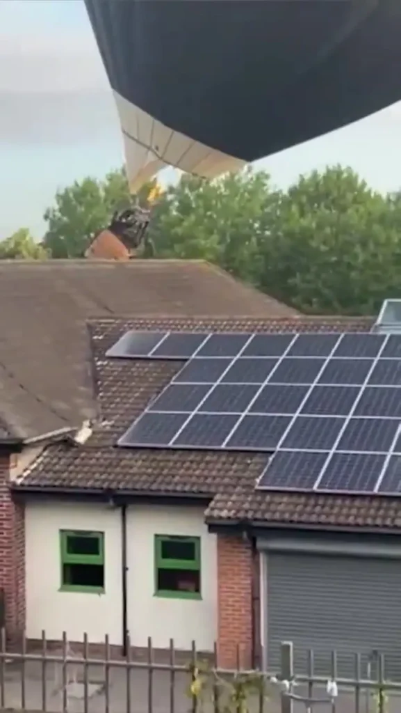 ببینید؛ لحظه برخورد بالن با سقف یک مدرسه