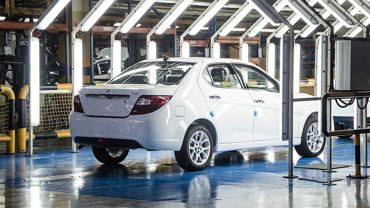 بلاتکلیفی در بازار خودرو / ایران‌خودرو فروش را متوقف کرد!