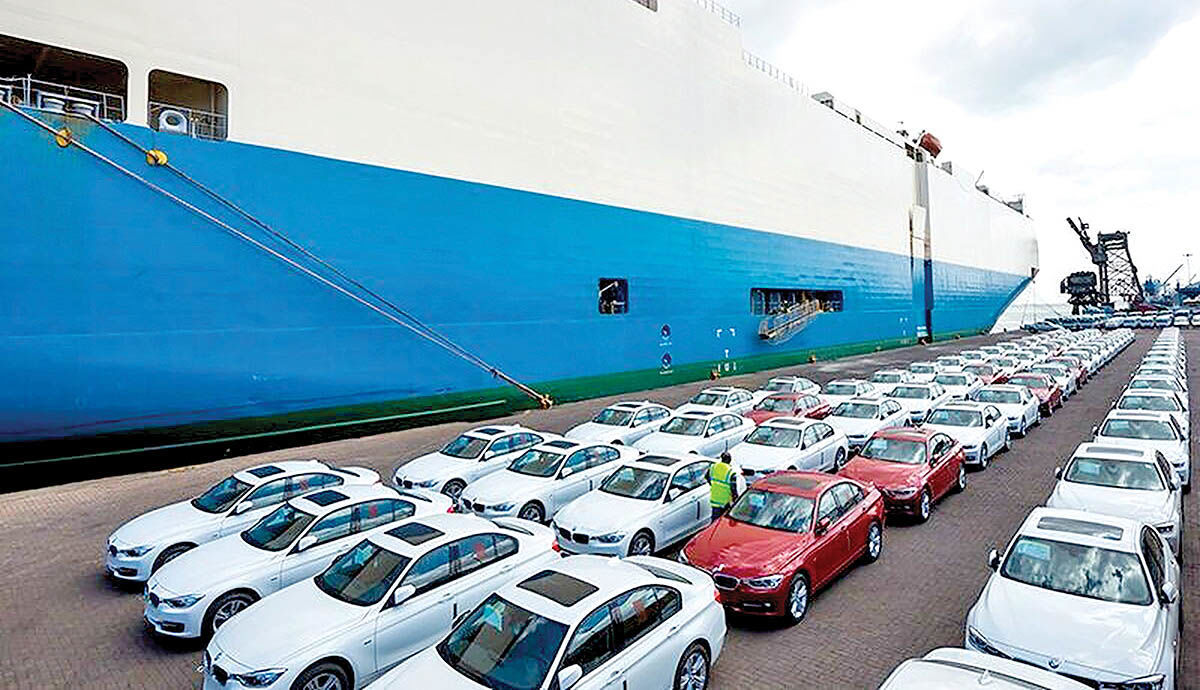 سایه بلاتکلیفی بر عرضه خودروهای خارجی/ نبود قیمت و تعرفه متقاضیان را سر در گم کرد!