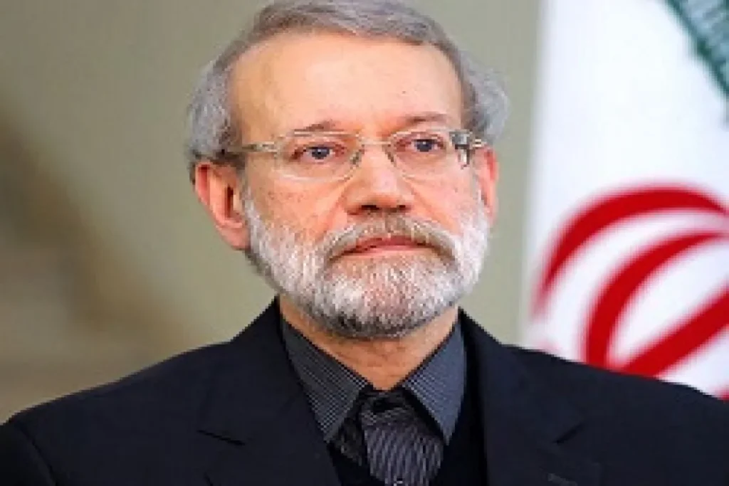 همشهری: لاریجانی در شورای عالی امنیت ملی می‌تواند فیلترینگ و حجاب و حکمرانی سایبری را حل کند