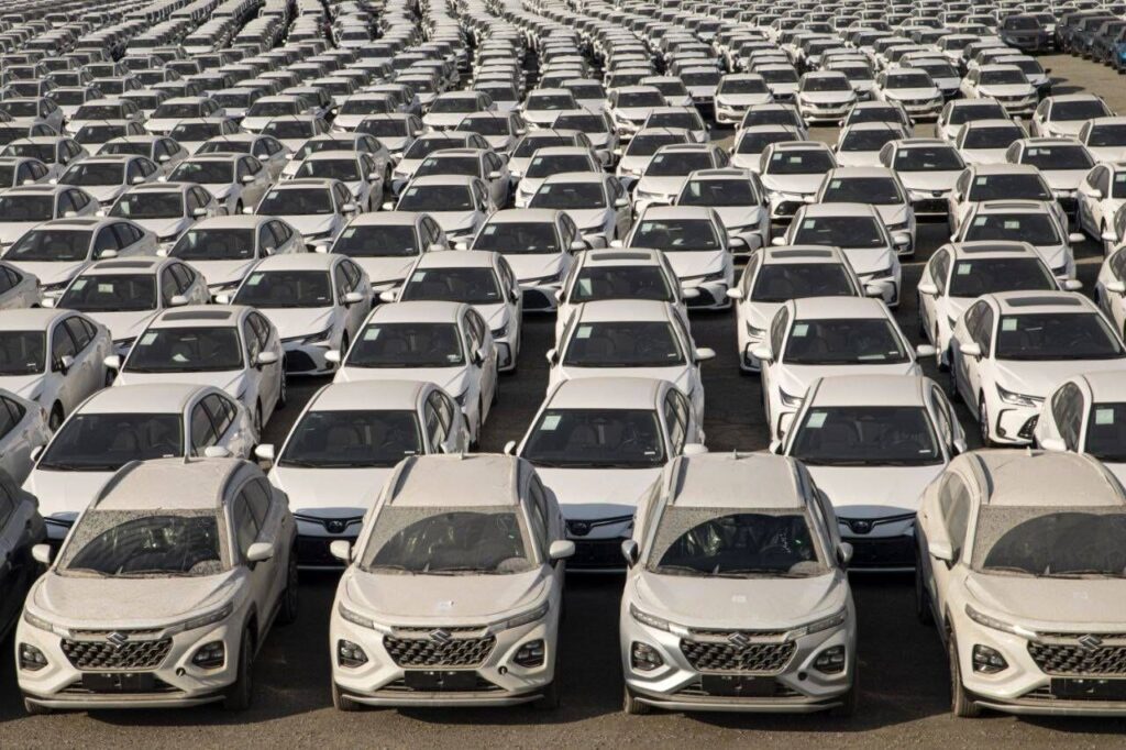 واکنش وزارت صمت به یک دستور ویژه/ عرضه خودروهای وارداتی متوقف می‌شود؟