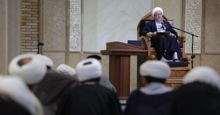 آیت الله لاریجانی: وحدت بزرگترین سلاح کشور برای دفاع از کشور است