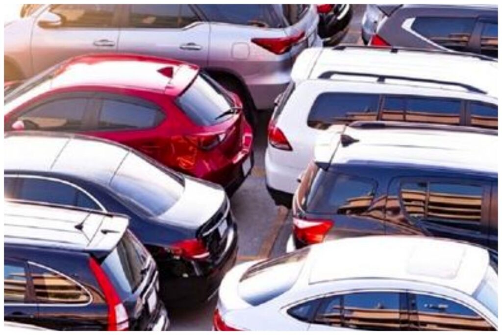 آخرین وضعیت واردات خودروهای خارجی / ۸ هزار خودرو همچنان در گمرک خاک می‌خورد!