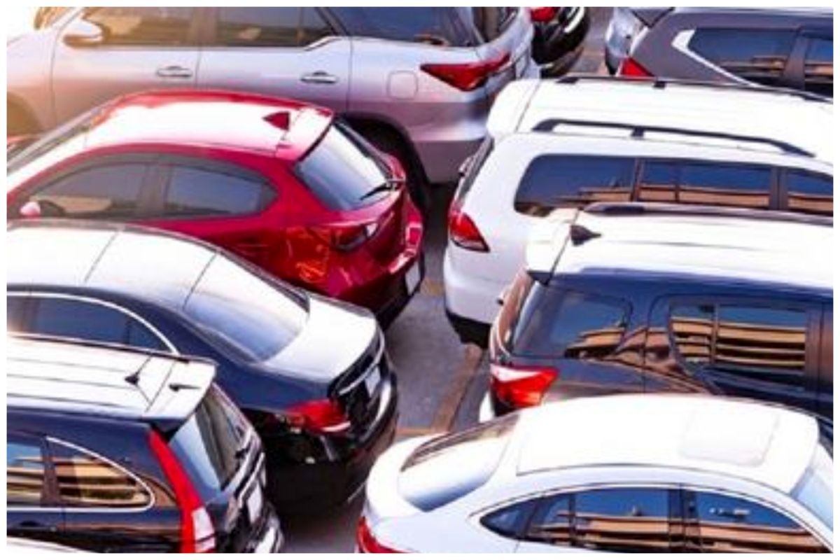 آخرین وضعیت واردات خودروهای خارجی / ۸ هزار خودرو همچنان در گمرک خاک می‌خورد!