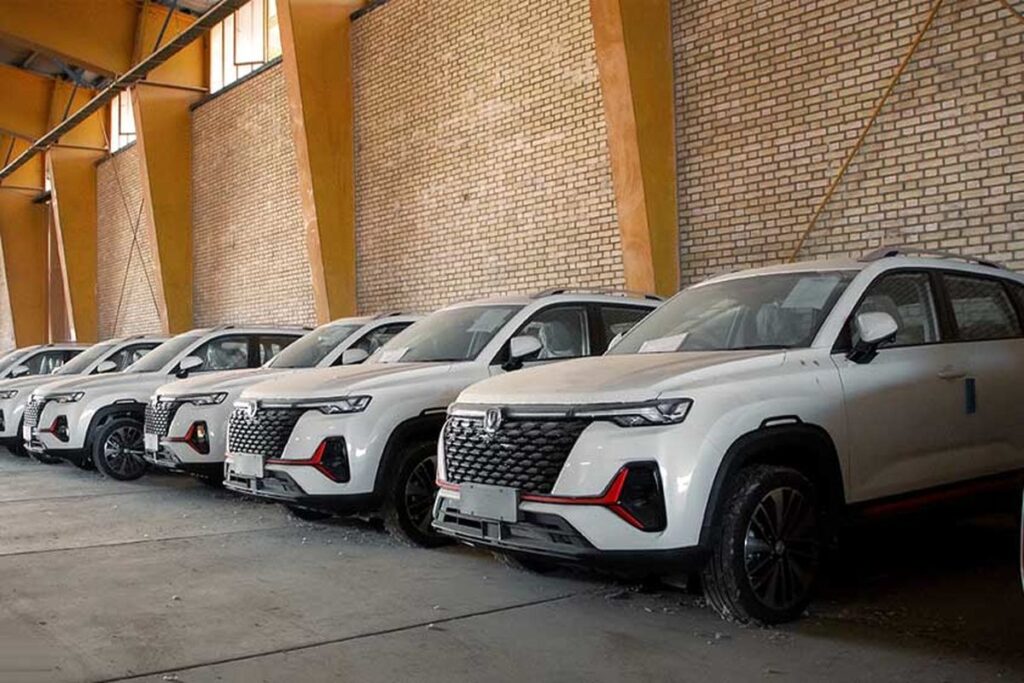 با گرانی دلار قیمت خودروهای وارداتی تغییر می‌کند؟