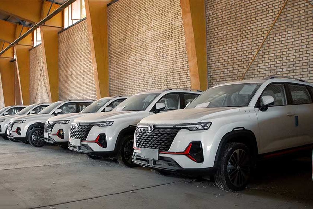 با گرانی دلار قیمت خودروهای وارداتی تغییر می‌کند؟