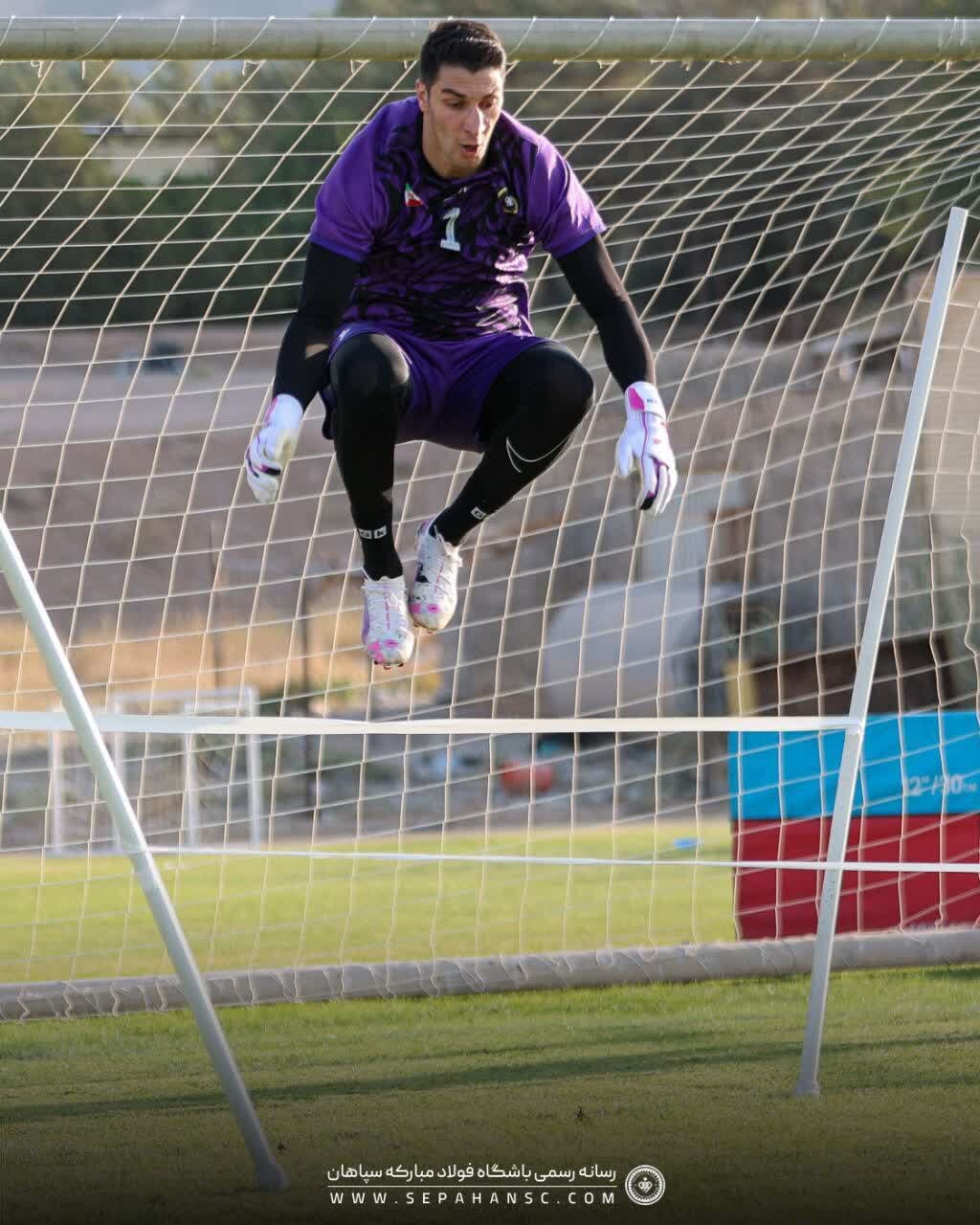 Muharram Navidkia امیدوار است که Limochi/ Hojjat Sapinto را با استقلال بازگرداند