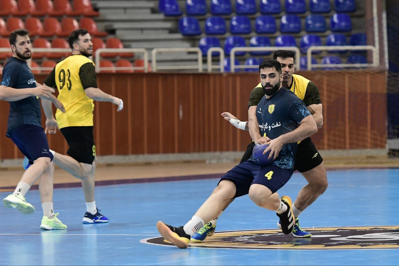 مدعیان با قدرت لیگ شروع کردند