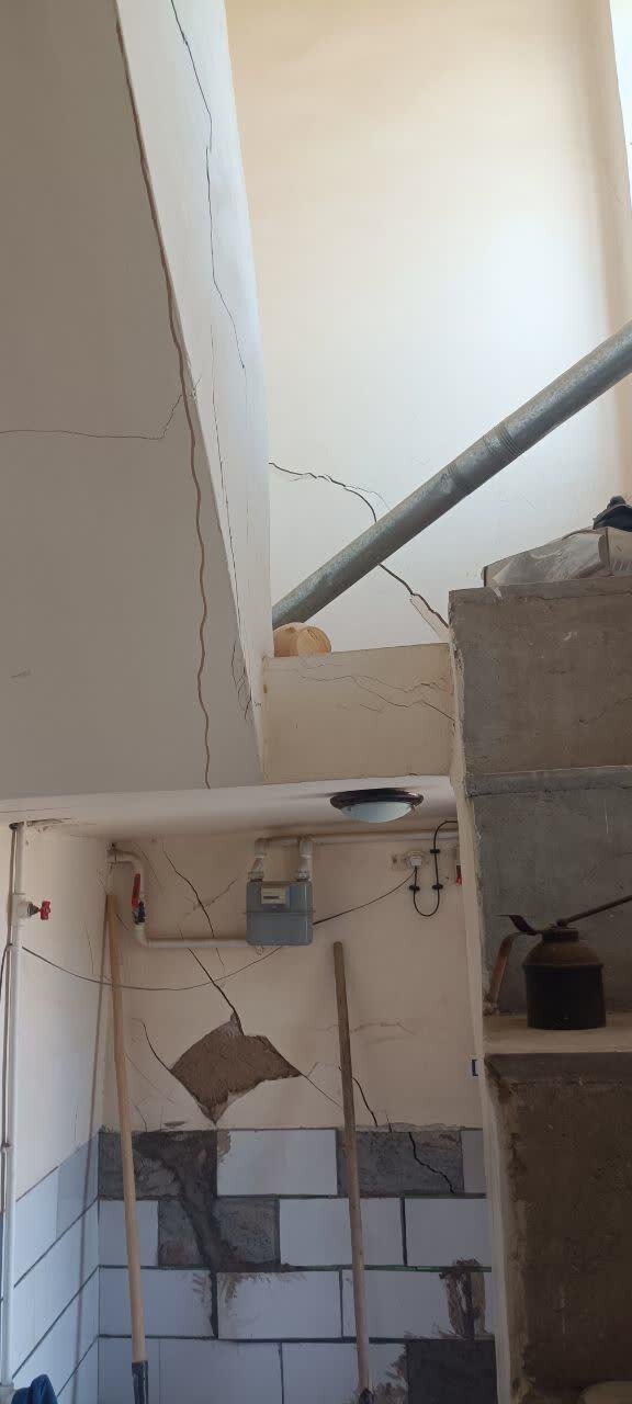 خسارت به زلزله ایفاهان چه بود؟ / ایجاد ترک در ساختمان ساختمانها و ساختمانها + عکس