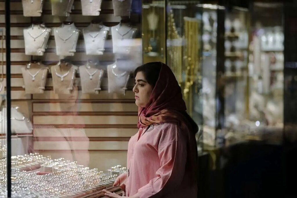 قیمت طلا ، سکه ، دلار و یورو سه شنبه سه شنبه 15 اکتبر 1404/ طلای گران قیمت ، سکه ارزان