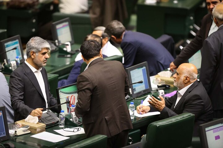 برنامه ملی اطلاعات مصنوعی باید توسط کمیسیون آموزش پارلمان بررسی شود