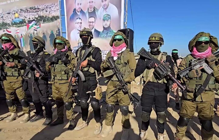 امروز، آغاز تبادل اسرا میان اسرائیل و حماس / تجمع خانواده‌های گروگان‌ها در تل‌آویو / حماس اسامی ۲۰ اسیر اسرائیلی که قرار است آزاد شوند را منتشر کرد / فراخوان ۷ هزار نیروی حماس برای استقرار در مناطقی از غزه که اسرائیل از آنها عقب نشینی کرده است / رویترز: بیش از ۱۹۰۰ فلسطینی آزاد می‌شوند / عضو ارشد حماس: رهبران حماس از غزه خارج نخواهند شد