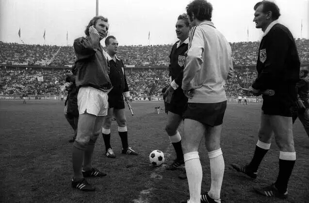 تیم برتر فوتبال در قرن بیستم از منظر هوش مصنوعی