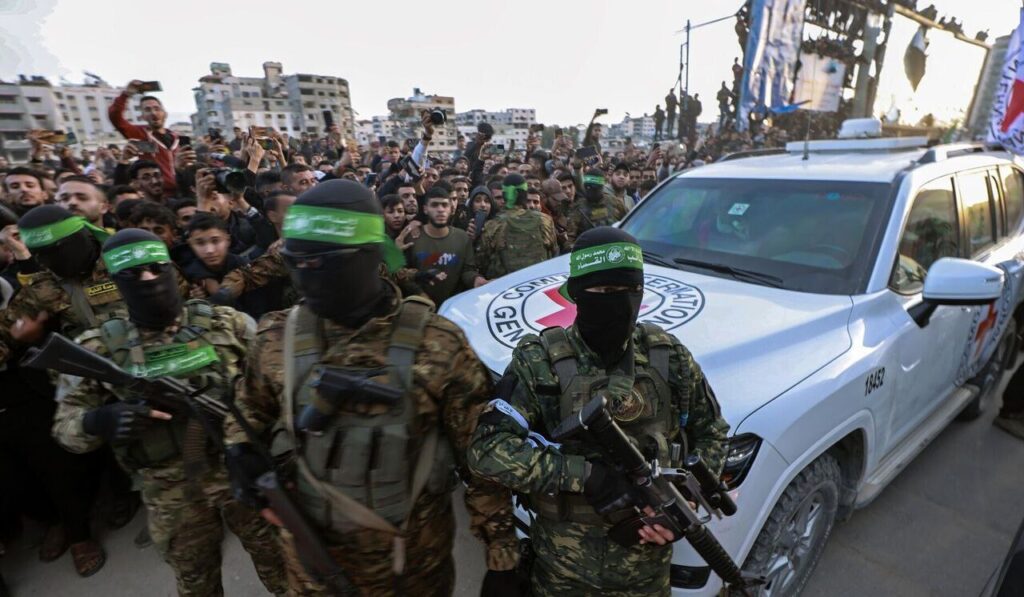 گردان‌های القسام: همه اسرای صهیونیست زنده و اجسادی که امکان دسترسی به آن‌ها وجود داشته، در چارچوب توافق تبادل اسرا تحویل داده شدند/ برای بیرون کشیدن باقی اجساد، عملیات جست‌و‌جو ادامه دارد