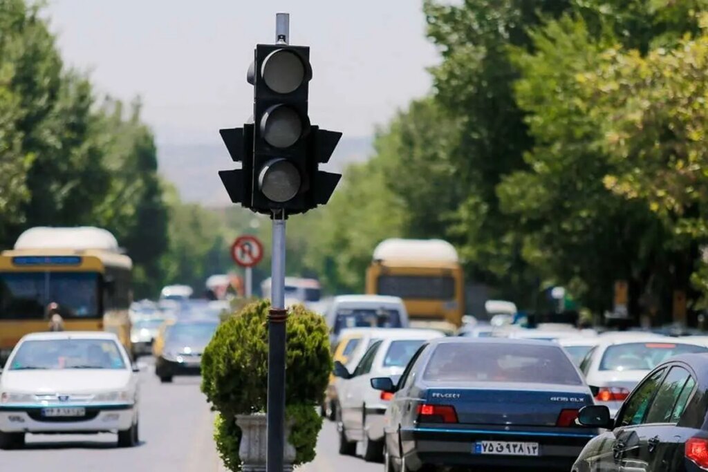 هشدار پلیس به رانندگان؛ خودروهای دارای این چراغ ها توقیف می شوند