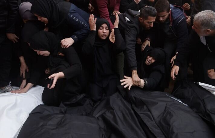 فریاد زنان و کودکان غزه زیر آوار سکوت جهانی