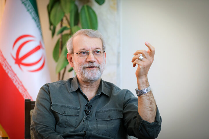 لاریجانی: بازگشت تحریم ها مشروع نیست