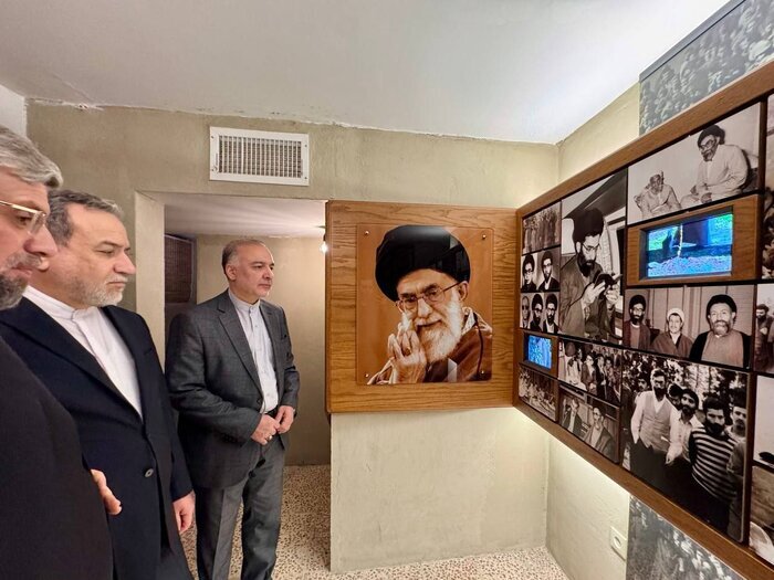 عراقچی از منزل پدری رهبر انقلاب در مشهد بازدید کرد