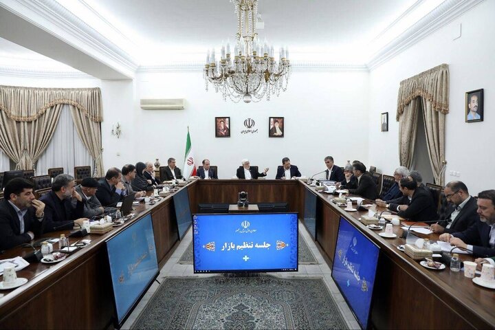 عارف: مسئولان نباید در تریبون ها اختلاف را مطرح کنند