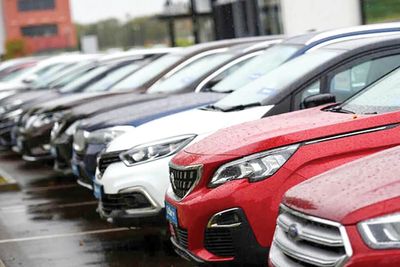 با یک میلیارد تومان چه خودروهایی می توان خرید؟ | بهترین آپشن های اتوماتیک بازار + اینفوگرافیک