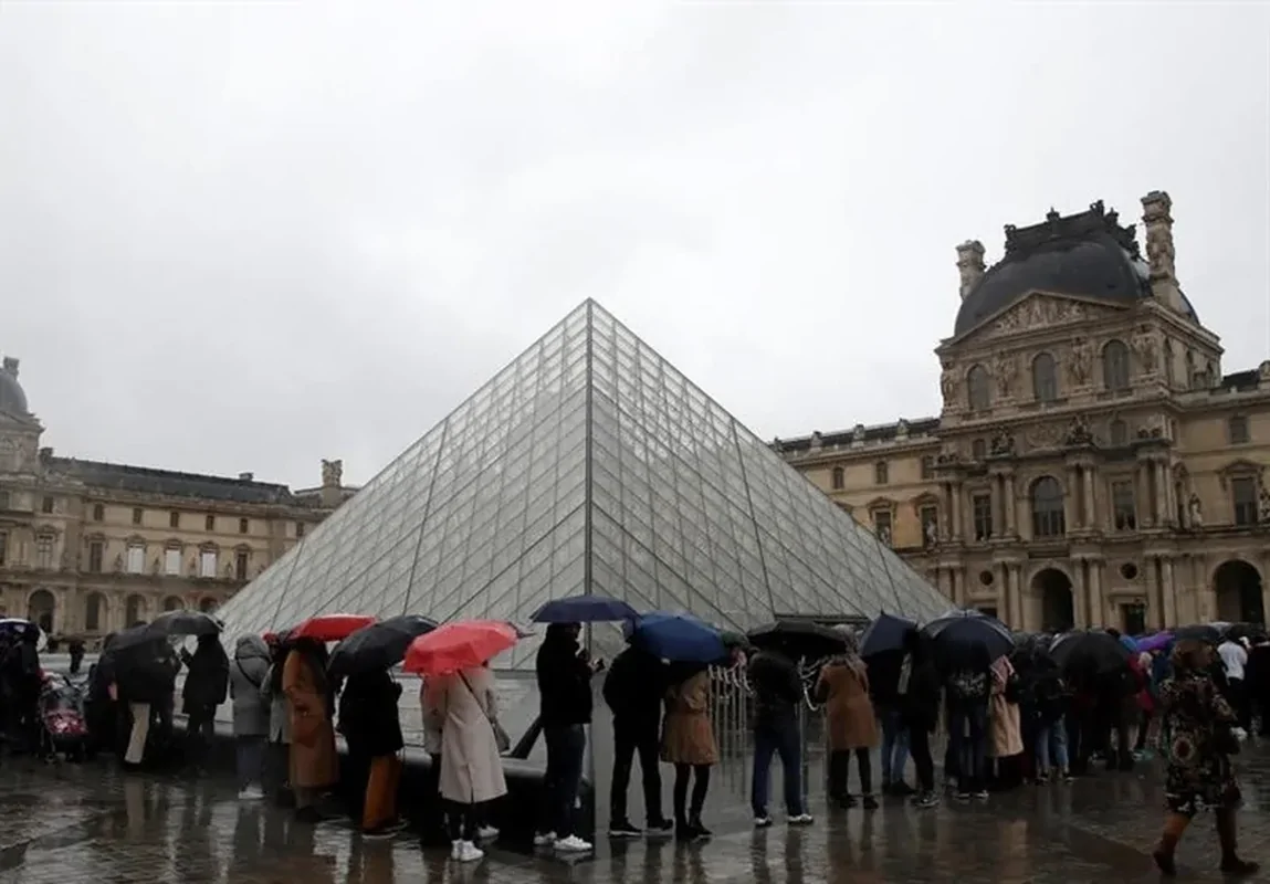 اعتبار امنیتی فرانسه زیر تیغ دزدی از موزه لوور