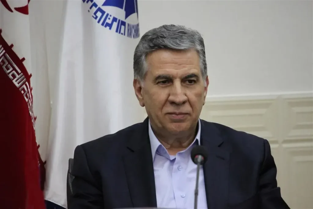 تغییر مداوم سیاست‌های ارزی باعث سردرگمی صادرکنندگان می شود