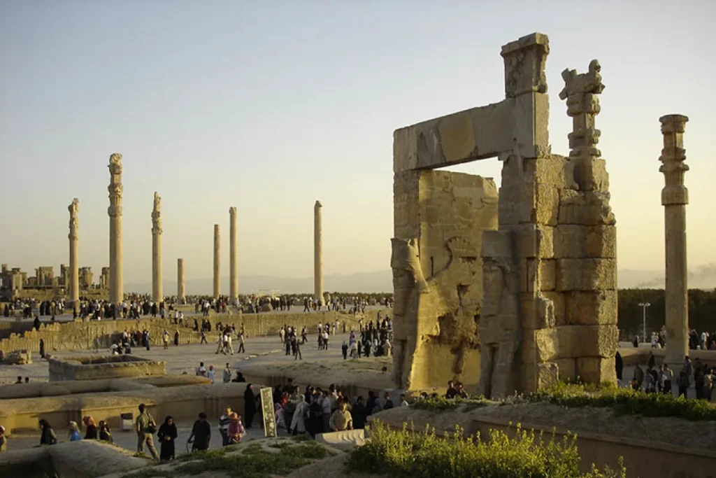 حتی یک متر هم از حریم ممنوعه‌ تخت جمشید کم نشده است